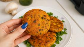 طرز تهیه کوکو مرغ و قارچ نونی و خوشمزه - مجله تجربه