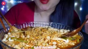 چالش غذا خوری ساس اسمر با موضوع اسمر نودل تند پنیری