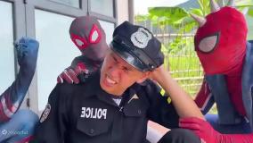 نبرد مرد عنکبوتی و اسپایدرمن - نبرد مرد عنکبوتی در خانه جدید spidermanمردعنکبوتی