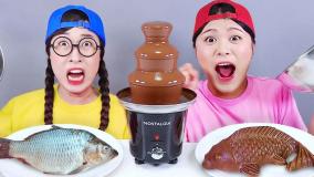 چالش غذای خنده دار خوراکی واقعی و غیرواقعی | چالش خوراکی سه نفره بانوان سرگرمی