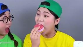 چالش غذای خنده دار چالش خوراکی صورتی | چالش خوراکی سه نفره بانوان سرگرمی