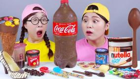 چالش غذای خنده دار چالش شکلات و اسمارتیز | چالش خوراکی دونفره بانوان سرگرمی