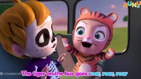 نی نی کوچولو با خوراکی هایش بازی میکند _ نی نی کوچولو بازی گوش