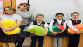 برنامه کودک ماشین بازی کودکانه با سنیا : دزدی چرخ ماشین پلیس!