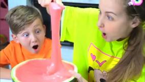 برنامه کودک ماشین بازی کودکانه با سنیا : بنزین زدن به ماشین و موتور سواری!