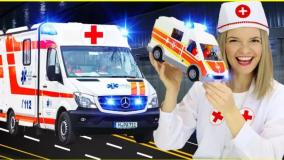 ماشین بازی با آمبولانس | دکتر بازی کودکانه | ماشین آمبولانس اسباب بازی و واقعی