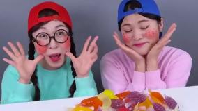 چالش غذای خنده دار ترکوندن ژله میوه ای | چالش خوراکی دو نفره بانوان سرگرمی