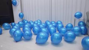 اوقات فراغت مرد عنکبوتی و هالک در منزل ، باد کردن بادکنها و ترکاندن آنها