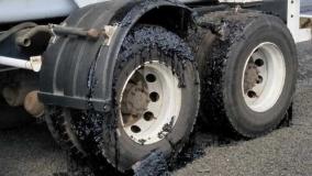 ذوب شدن لاستیک کامیون‌ها در گرمای وحشتناک چین + تصاویر باورنکردنی| 31 تیر 1404