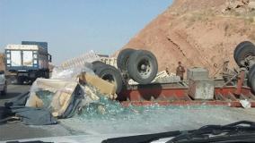 حادثه دلخراش در جاده مشهد؛ چپ شدن تریلی ترافیک سنگین ایجاد کرد | 2 مرداد 1404