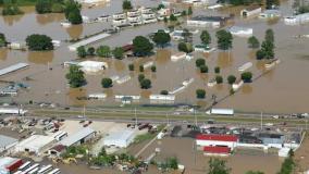 سیل شدید در نیومکزیکوی آمریکا یک خانه را با خود برد | 4 مرداد 1404