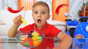 دیانا روما جدید کودک روما و دیانا با آشپزخانه اسباب بازی بازی می کنند