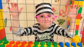 برنامه کودک جدید آیوا در «ایوا شو» | چالش شکلات خوری ایوا و مامان!