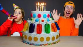 چالش غذایی خنده دار خوردن تزئینات کیک تولد | چالش خوراکی دو نفره بانوان سرگرمی