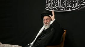 ورود باشکوه رهبر انقلاب به حسینیه امام خمینی(ره) در مراسم عزاداری شب عاشورای حسینی| 14 تیر 1404