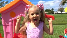 ماجراهای دیانا و روما - بازی دیانا و روما با حیوانات اسباب بازی