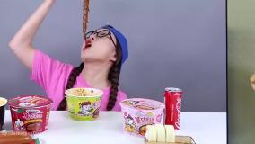 چالش غذایی خنده دار ، چالش غذایی دونا ، چالش غذا ، چالش نودل خوردن