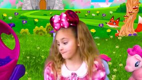 اسباب بازی ها و خانواده مهربان - بازی ساشا و مکس با اتوبوس موش کوچولو