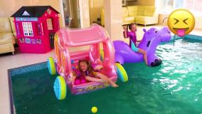 اسباب بازی ها و خانواده مهربان - آهنگ شاد ساشا و مکس با اسباب بازی ها