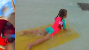 روما و دیانا در پارک آبی وقتی سوار سرسره آبی میشن