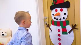 گابی و الکس در حال تزئین درخت و خانه برای کریسمس