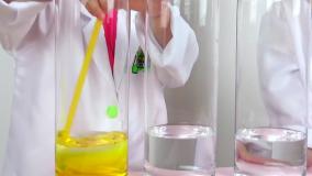 برنامه کودک جدید - گابی و الکس آزمایش علمی انجام می دهند