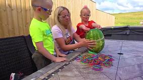 کارتون جدید چالش هندوانه گبی و الکس برای مامان | گابی و الکس نشان می دهند