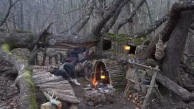 کمپینگ و ساخت کلبه چوبی شگفت انگیز در جنگل
