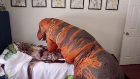 هایدی و زیدان در پارک کودکان مخفیانه بازی می کنند ، کودک نوجوان