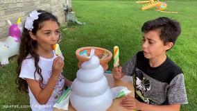 هایدی و زیدان با بستنی های بادی بزرگ بازی می کنند