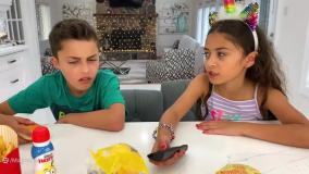 سرگرمی کودک - هایدی و زیدان وانمود می کنند با یک میمون نامرئی مرموز!