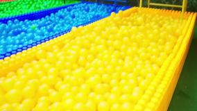 وانیا مانیا برنامه کودک سرگرمی بازی تفریحی با توپ های رنگی