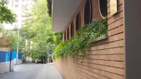 ساختمانی سرسبز در خیابان فرشته