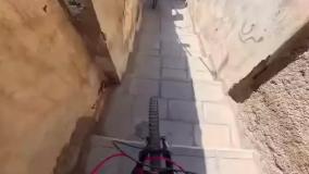 دوچرخه سواری در کوچه های باریک زورآباد