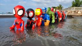 عبور دسته جمعی ابرقهرمانان از دریا، اسباب بازی و فیگور، مرد عنکبوتی، هالک ، ونوم