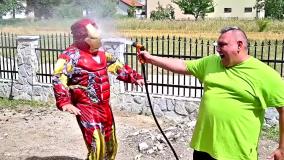 ابرقهرمانان در دنیای واقعی ، تلاش برای ابرقهرمان بودن ، مرد عنکبوتی ، هالک