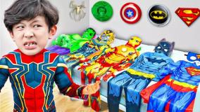 تبدیل شدن به ابر قهرمانان و کمک به دوستان ، مرد عنکبوتی ، هالک ، مرد آهنی