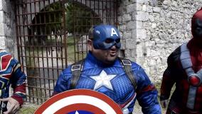 ابرقهرمانان - هالک - مرد عنکبوتی - هالک مقابل ابرقهرمانان - سرگرمی