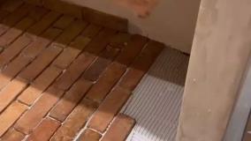 بازسازی سرویس بهداشتی با آجر و میکروسمنت