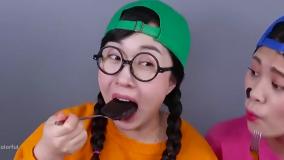 چالش غذای خنده دار خوراکی های شکلاتی | چالش خوراکی دو نفره بانوان سرگرمی