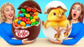 چالش غذای خنده دار خوردن خوراکی های جادویی | چالش خوراکی دو نفره بانوان سرگرمی