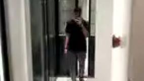 فضای کلوزت روم با اجرای درب ریلی روکار