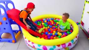 چالش‌های خنده‌دار ولاد و نیکی با توپ رنگی غول‌پیکر - ولاد نیکیتا برنامه کودک