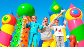 ولاد و نیکیتا ؛ مامان به ولاد و نیکی ؛ کودک سرگرمی ؛ بازی تفریحی