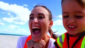 داستان های ولاد و نیکی Vlad and Niki - قسمت 88 - بازی ولاد و مامان کنار دریا