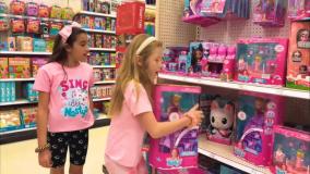 ماجراهای ناستیا و بابا :: ناستیا و دوست به فروشگاه اسباب بازی می روند