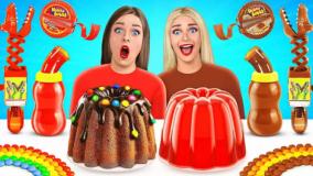 چالش غذا خوری - چالش فود اسمر جین - ژله ها و دسر های قرمز و آبی سبز