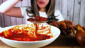 چالش فود اسمر | خوردن يك بشقاب بزرگ نودل تند و آتشين