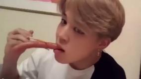 چالش فود اسمر،خوردن غذاهای کره ای توسط بی تی اس(جیمین)