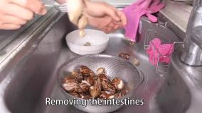 چالش فود اسمر | خوردن حلزون زنده